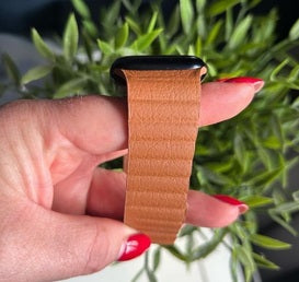 Lady shows Smelly Apple Watch Band