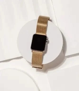 Elegant gold metal strap for Apple Watch SE, made from smooth brushed steel.

