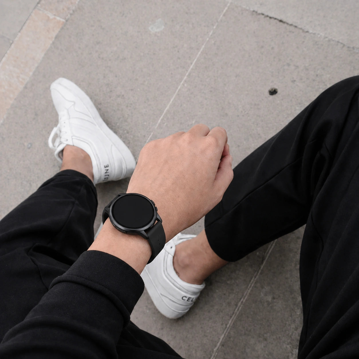 Black Garmin Vivoactive 5 watch band being worn as an everyday accessory.