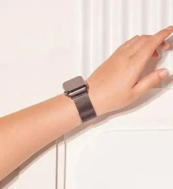 Black metal Apple Watch SE strap made from durable brushed steel.