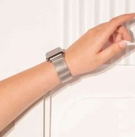 Polished stainless steel Apple Watch band for her – silver finish