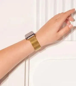 Gold Apple Watch strap – women’s metal bracelet style